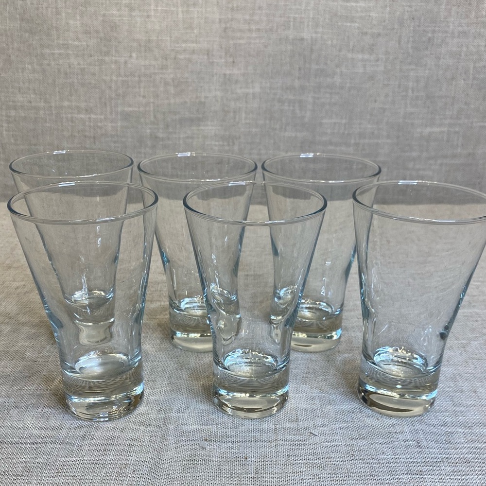 Set of 6 clear Libbey bubble bottom tumblers/glasses 5” tall.